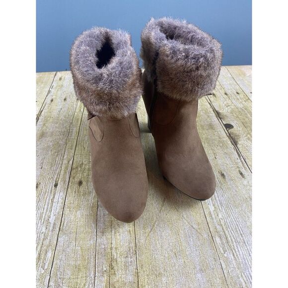 Women's Size 7.5M Faux‎ Leather Faux Fur Cuff 3.5" Heeled Bootie Tan - Picture 1 of 11